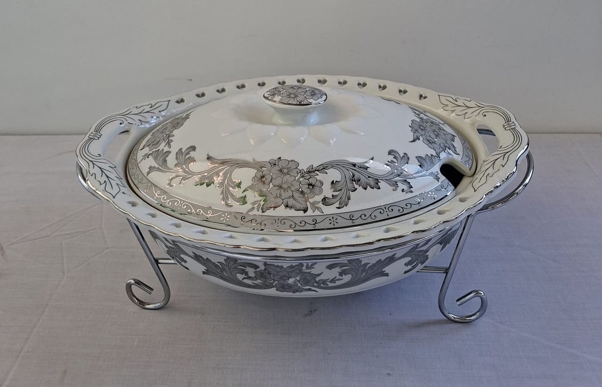 Ceramic Chafing Dish with Tropical Motif logo