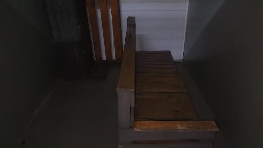 32 - Wooden Bench Unit