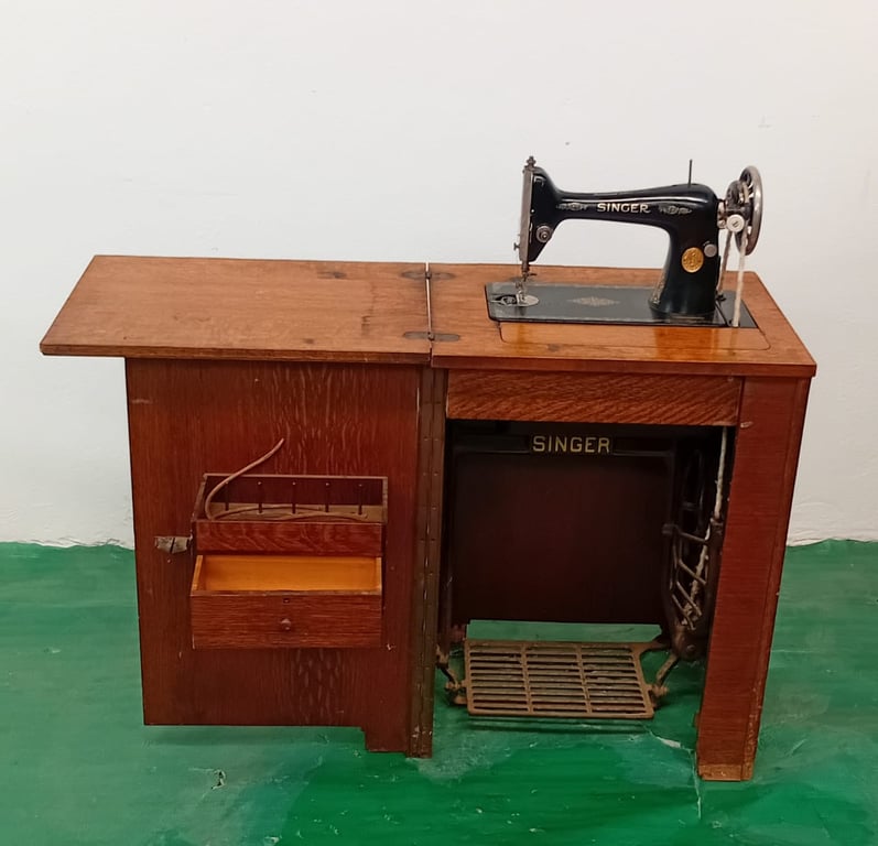 Vintage Singer Sewing Machine