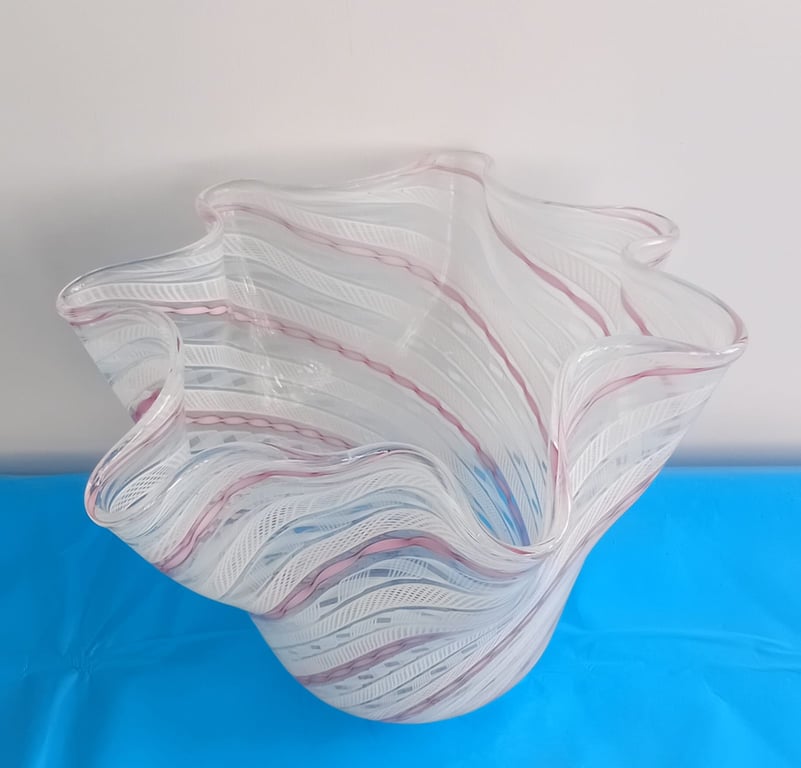 Hand-Blown Art Glass Decorative Bowl – Ruffled Edge with Pink & White Swirl Pattern