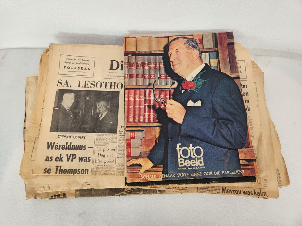Joblot of Old Newspapers & Magazines