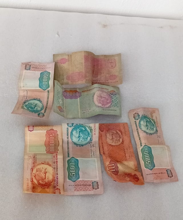 Collection Of Angolan Kwanza Banknotes