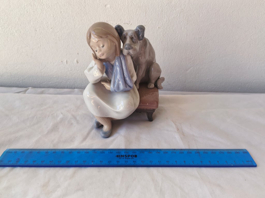 Lladro Figurine 5706 - "We can't Play"