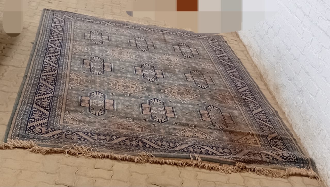 Traditional Handwoven-Style Area Rug