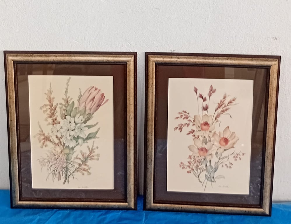 Framed Botanical Floral Art Prints – Matching Set of 2