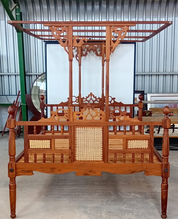 Teakwood Aspin Poster Bed
