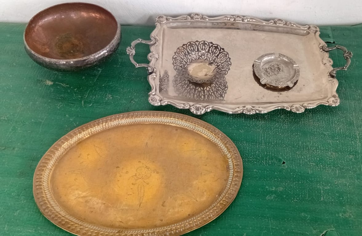 Mixed Vintage Metal Serving & Decorative Lot (Trays & Bowls)