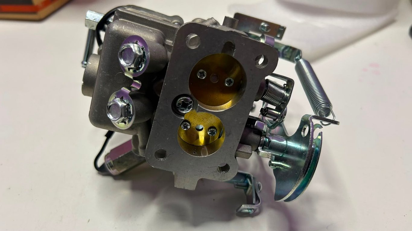 Nissan A14 carburetor BRAND NEW, often used in models like the Nissan 1400