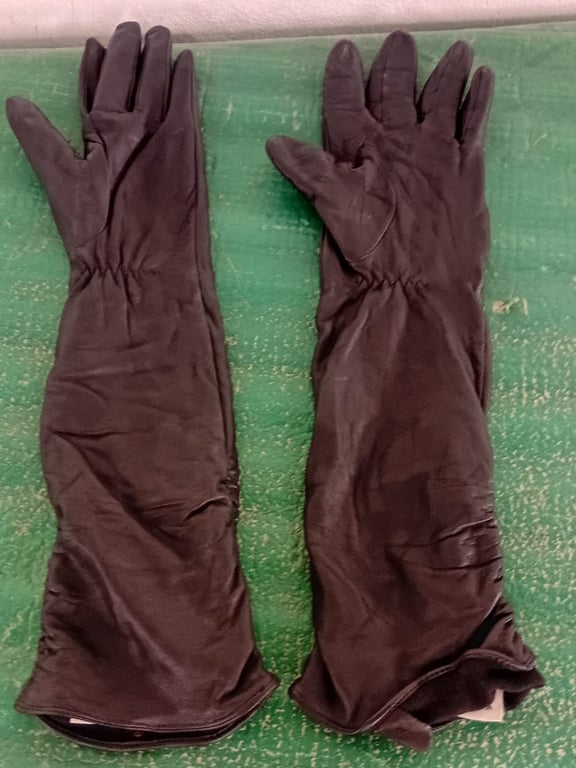 Medium-Large Size Woolworths Genuine Leather Gloves – Brown