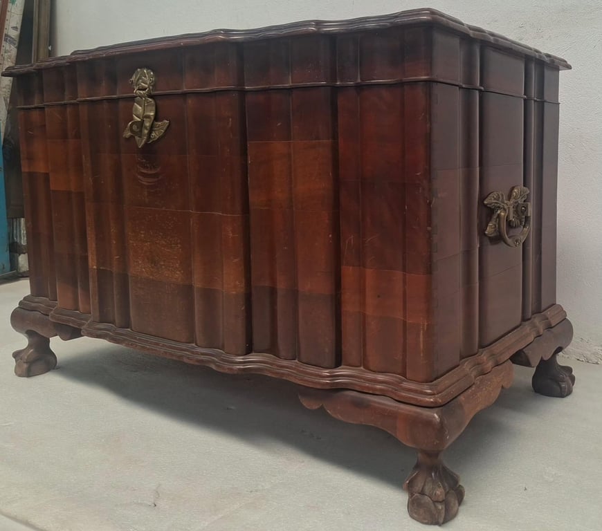 Vintage Imbuia Ball & Claw Kist with Brass Fittings