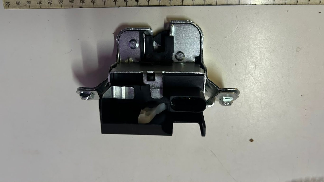 Rear trunk bootlid lock latch Actuator compatible with volkswagen Touareg 7P and sharan 7N models