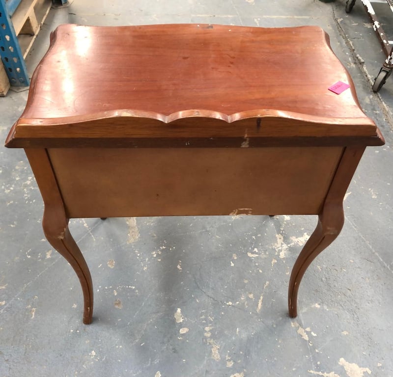 MB3-53 Bedside Table