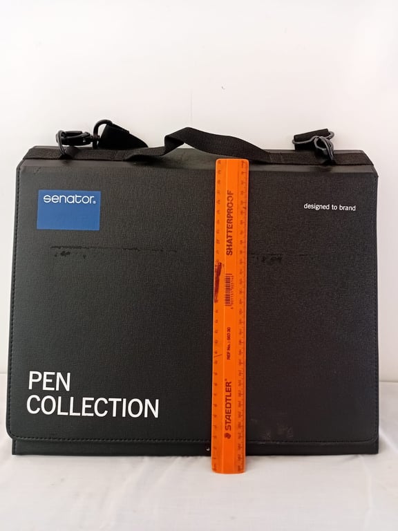 Large Pen Selection in Carry Case