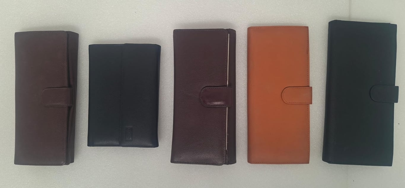 5 x New Genuine Leather Wallets Bid per piece