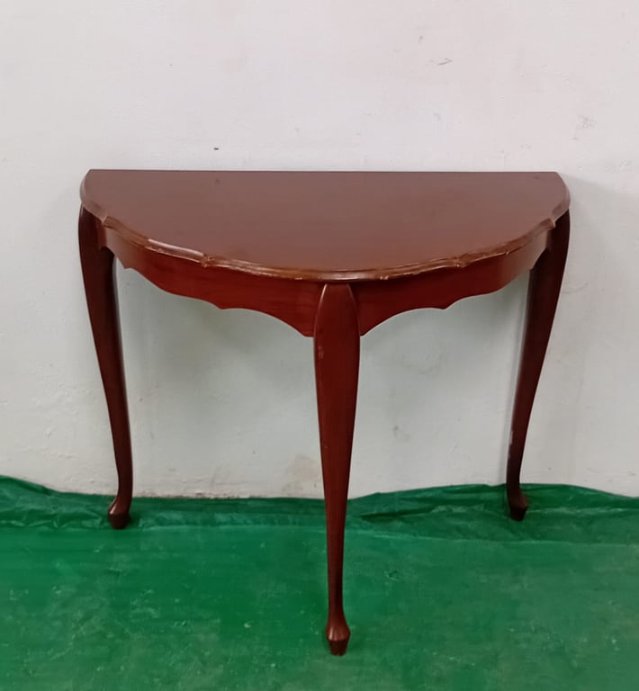 Elegant Wooden Side Table – Vintage Style