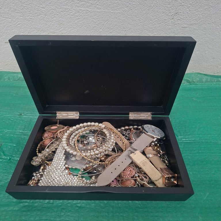 Collection Of Various Jewellery & Accessories