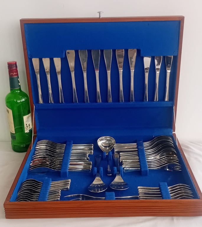 AMC “Elypsis” Stainless Steel Cutlery Set in Wooden Presentation Case