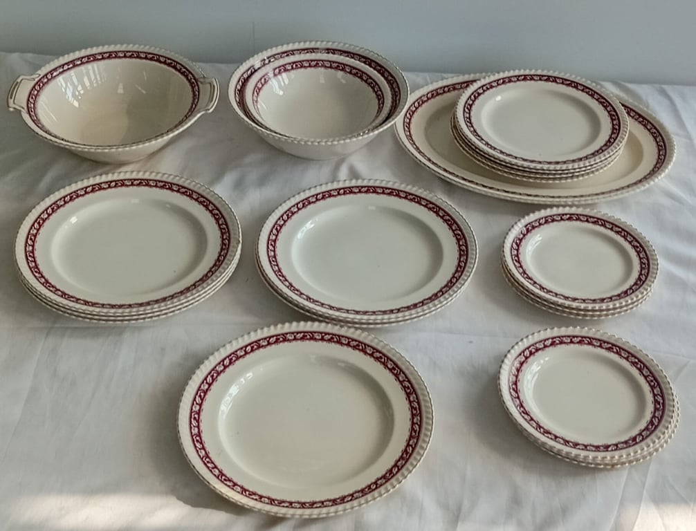 Johnson Bros “Old English” Dinnerware Set 21Pcs – Creamware with Burgundy Border (England, Vintage)