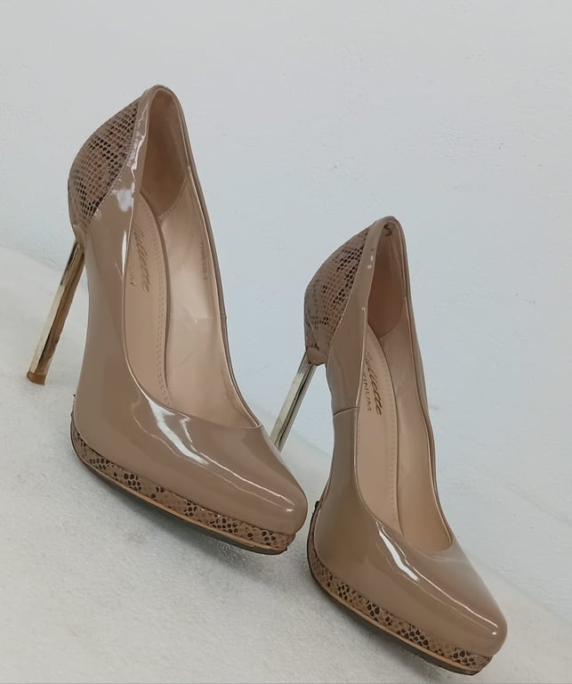 Beige Patent Leather Dexy Heels - Size 7