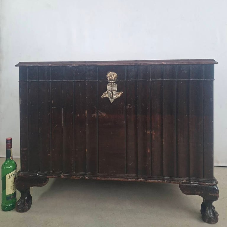 Antique-Style Solid Wood Kist