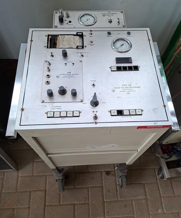 Vintage Medical Polygraph / Cardiograph Monitoring Console