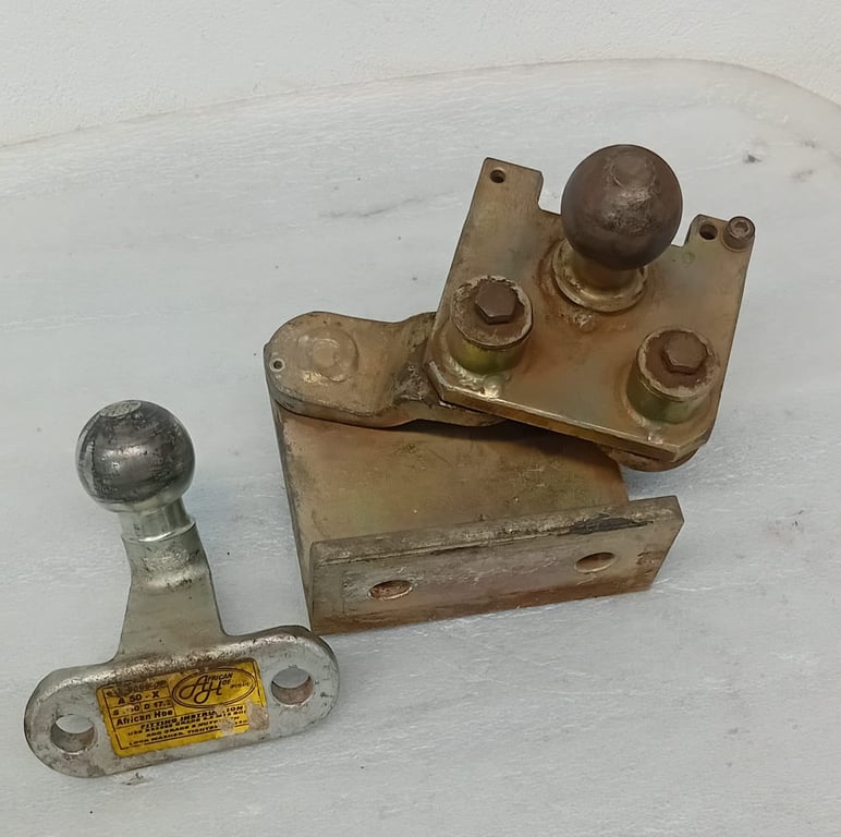 2 x Towing Hitches