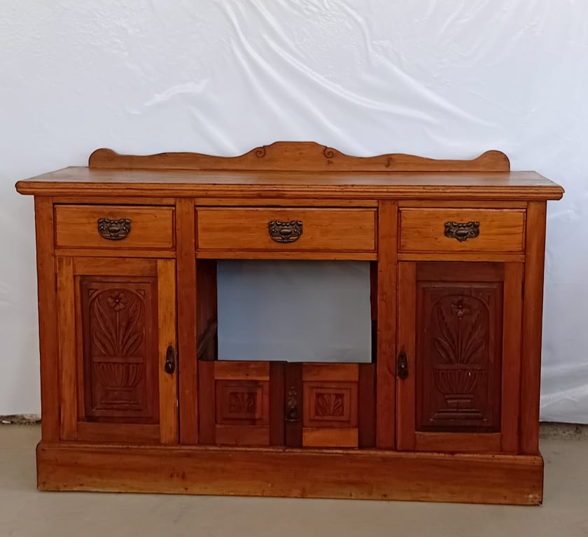 Antique solid wood carved sideboard/buffet