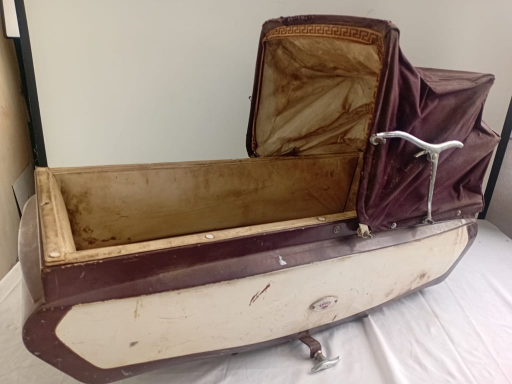 Vintage Portable Baby Cot
