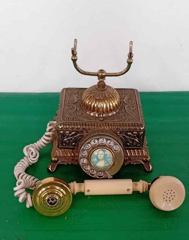 Vintage -Style Decorative Rotary Telephone