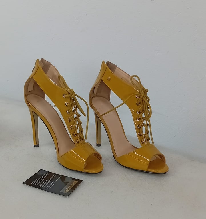 Dolce Vita Yellow Patent Leather High Heeled Sandals - Size 6