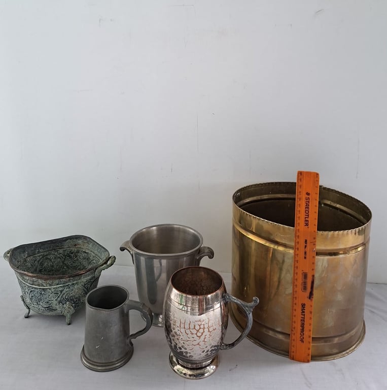 Mixed Lot Of Vintage Enamelware And Metal Household Item