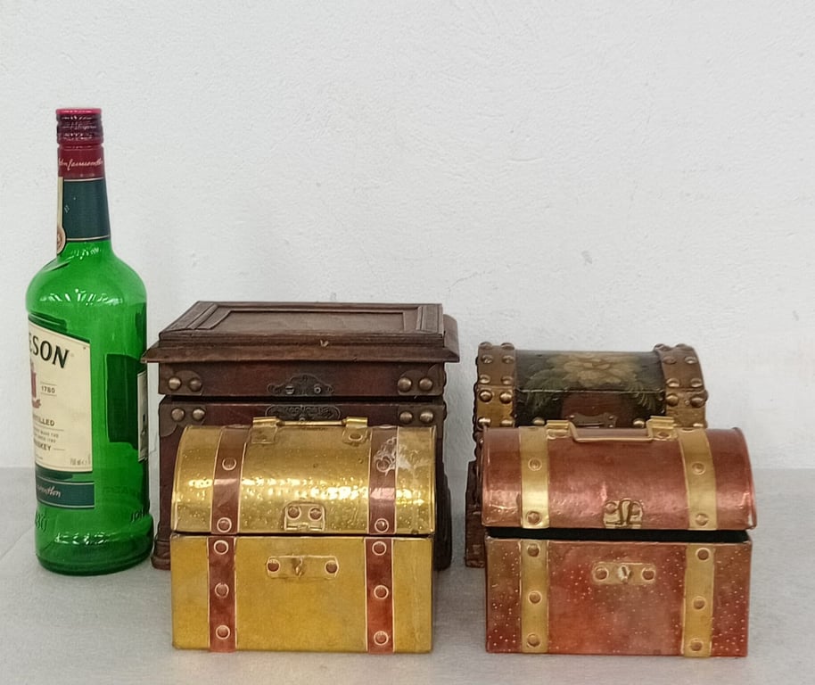 Decorative miniature trinket chests / keepsake boxes