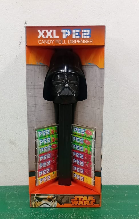 Star Wars Darth Vader XXL PEZ Candy Roll Dispenser