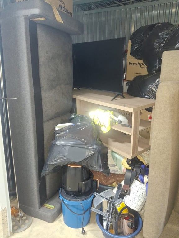 Lot 24 TV Unit