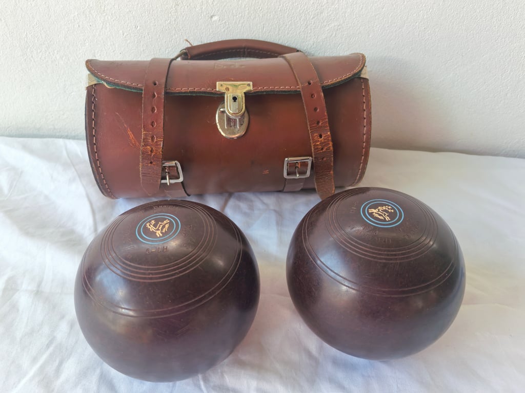 Lawn Bowls Set in Leather Carry Bag