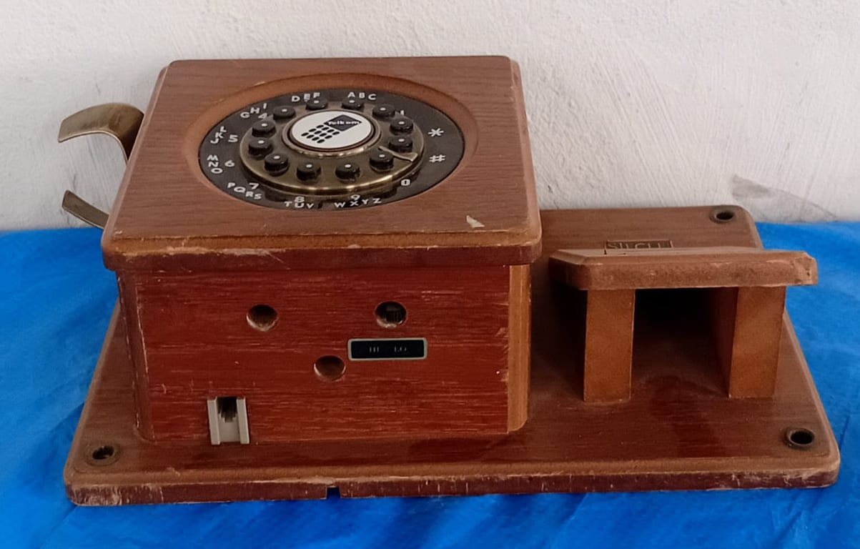Vintage-Style Rotary Telephone in Wooden Desk Cradle (Push-Button Dial Design)