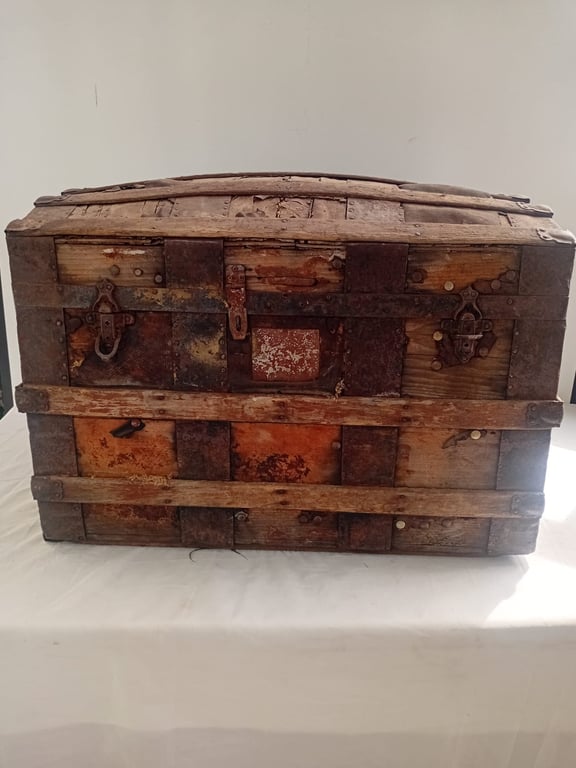 Vintage Style Keepsake Chest