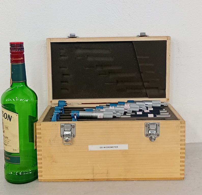 OD Micrometer Set (0–125 mm) in Wooden Storage Case