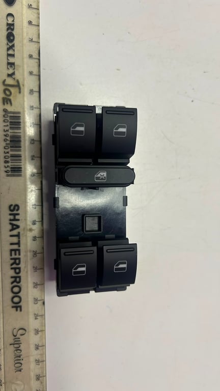 Replacement electric power window master control switch compatible with various Volkswagen models including the Golf Mk5 Mk6 Jetta Mk5/Mk6 passat B6/B7 and polo 6