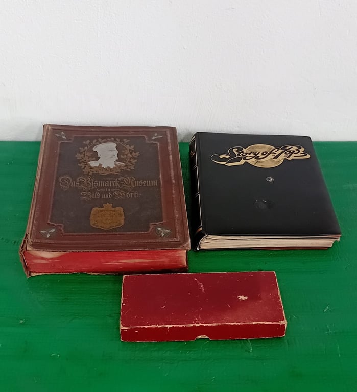 Joblot Of Vintage Books & Postcards