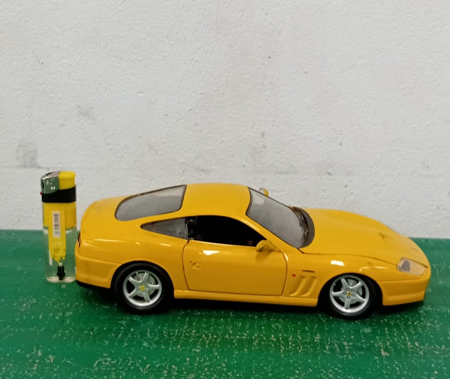 Maisto 1:18 scale diecast model of a 1996 Ferrari 550 Maranello