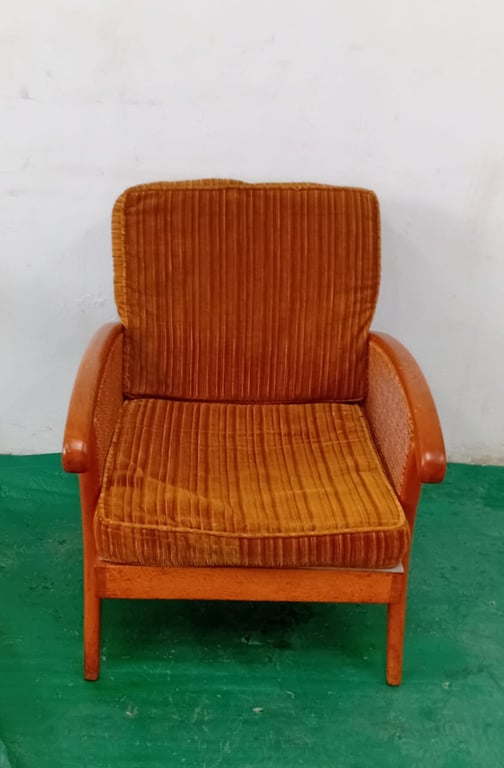 Vintage arm chair