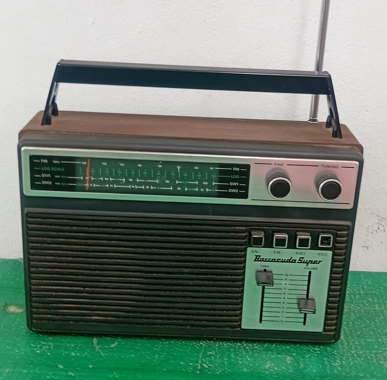 Retro Baccacuda super tone volume radio
