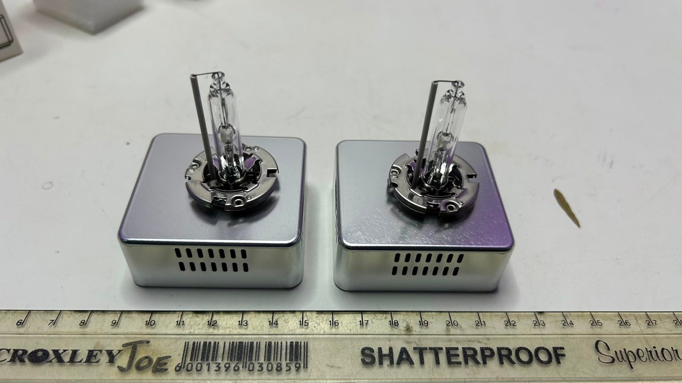 D5S Xenon standard car headlights bulbs brand new
