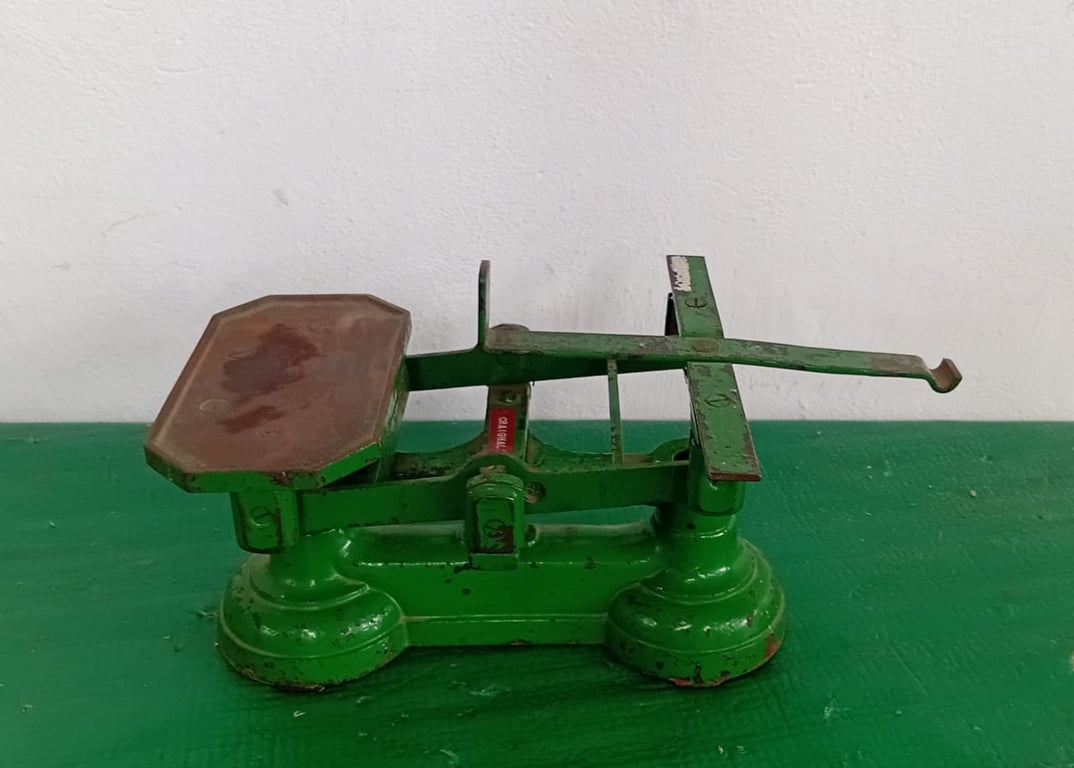 Vintage Cast Iron Balance Scale