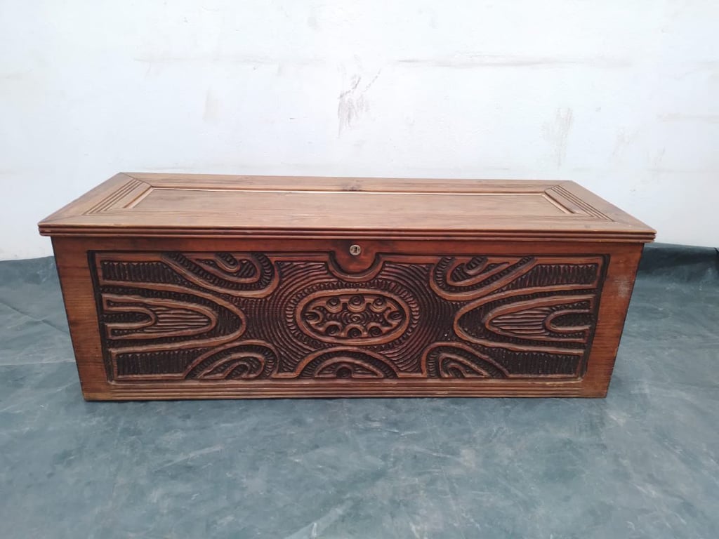 Wooden Carved Kist
