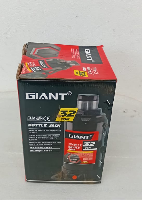 Giant Bottle Jack 32 Ton