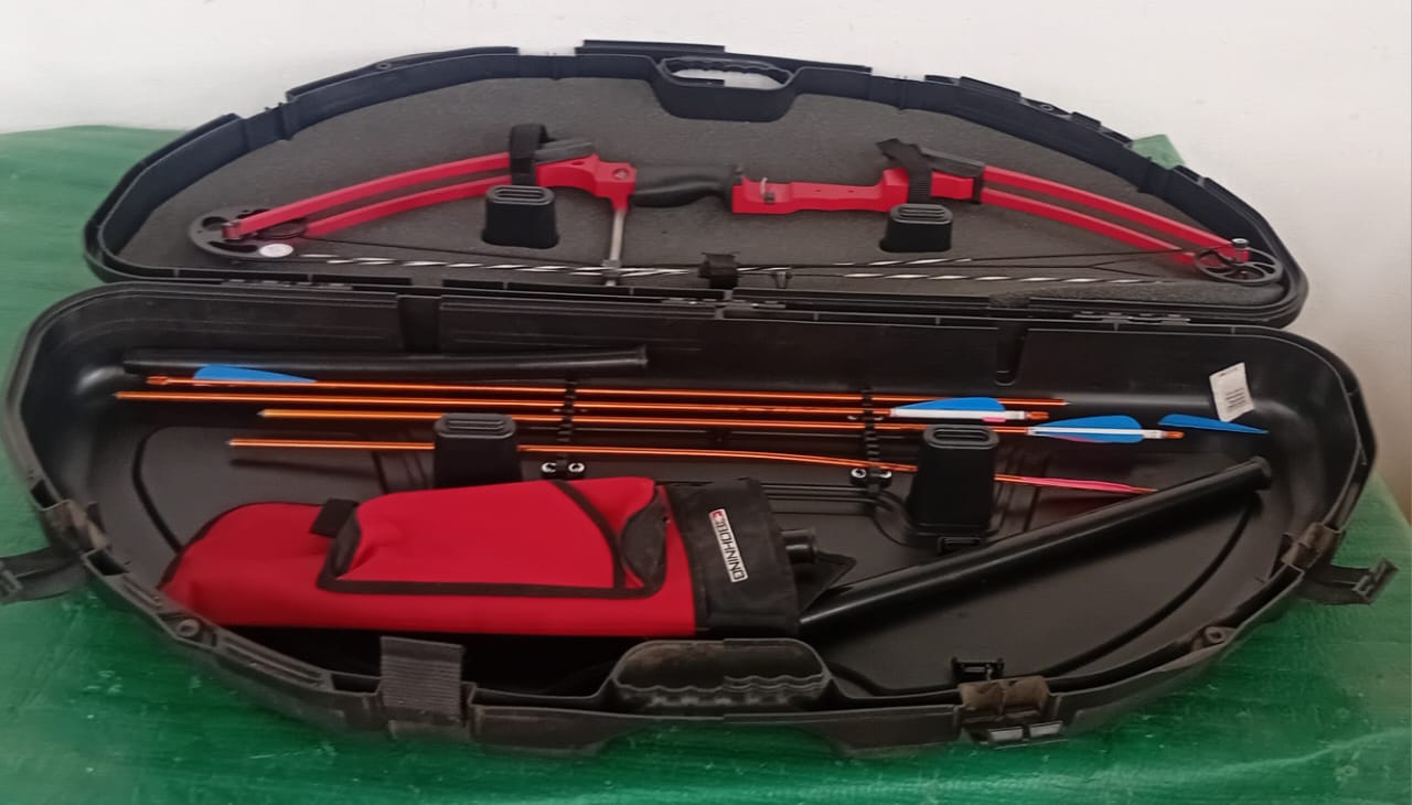 Recurve Bow Archery Set with Hard Carry Case & Accessories