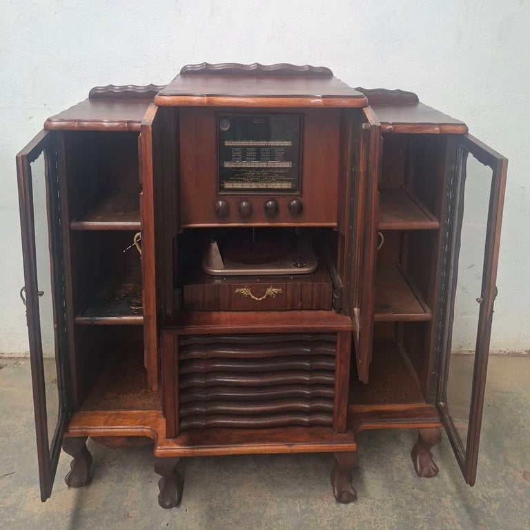 Vintage Radiogram / Radio Record Player Cabinet