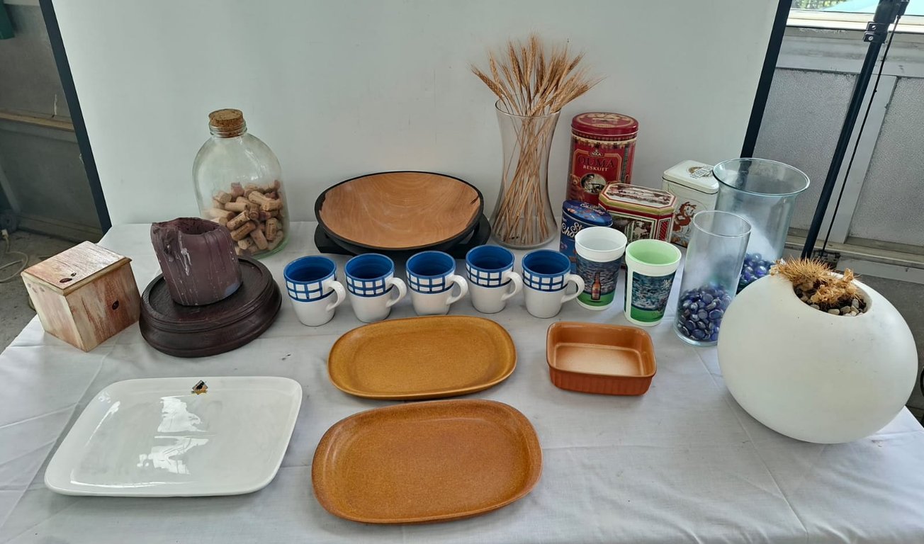Mixed Kitchenware & Serving Items